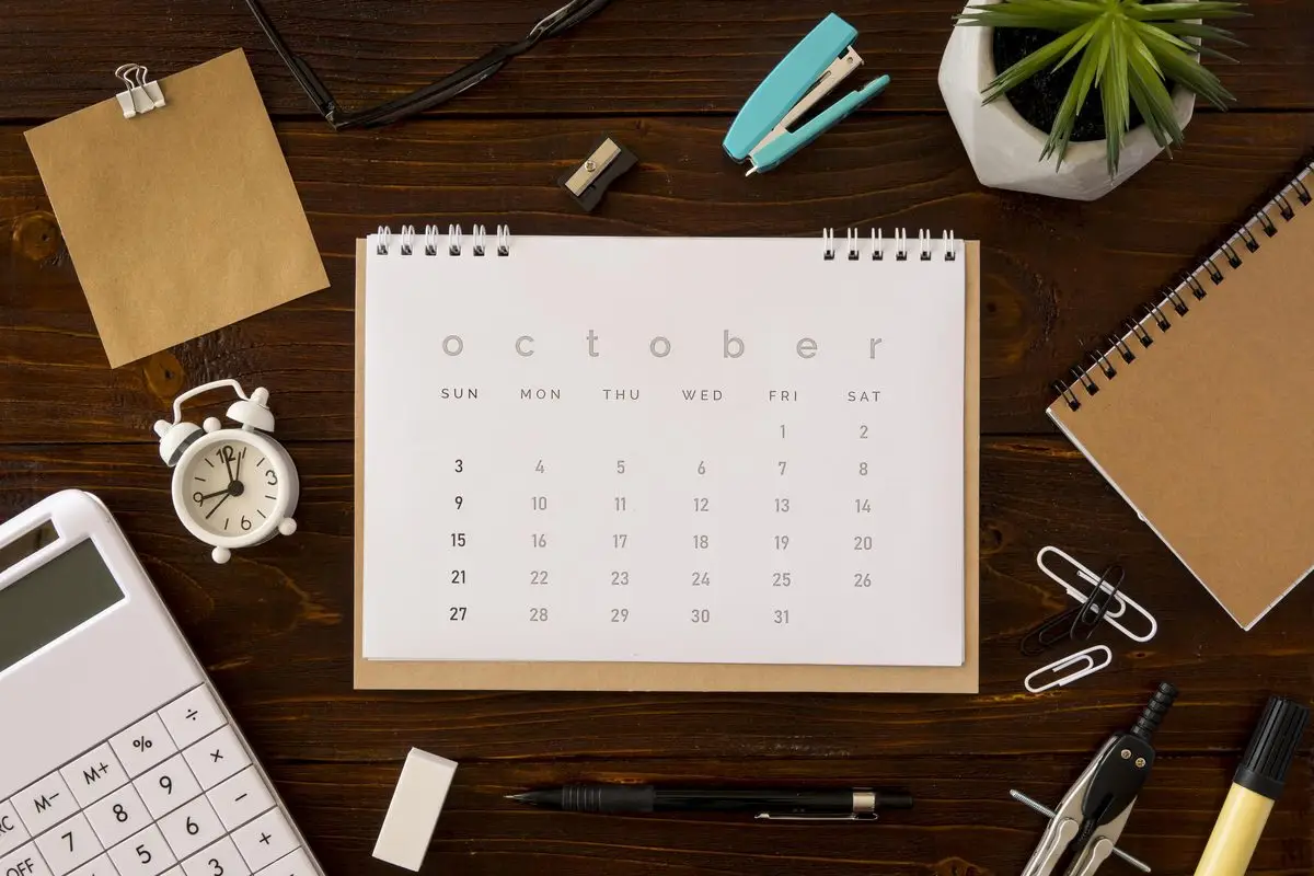A desk calendar with notes and stationery, marking the thirty-one days before a divorce takes effect